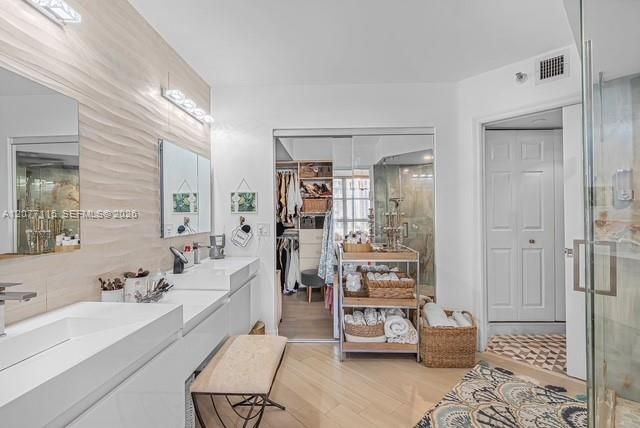 For Rent: $3,895 (2 beds, 2 baths, 1380 Square Feet)