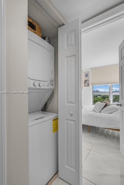 For Rent: $3,895 (2 beds, 2 baths, 1380 Square Feet)