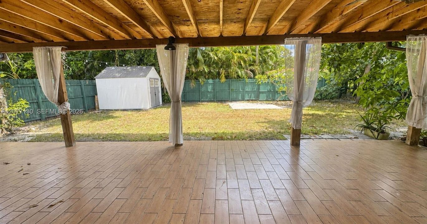 Terraza and backyard