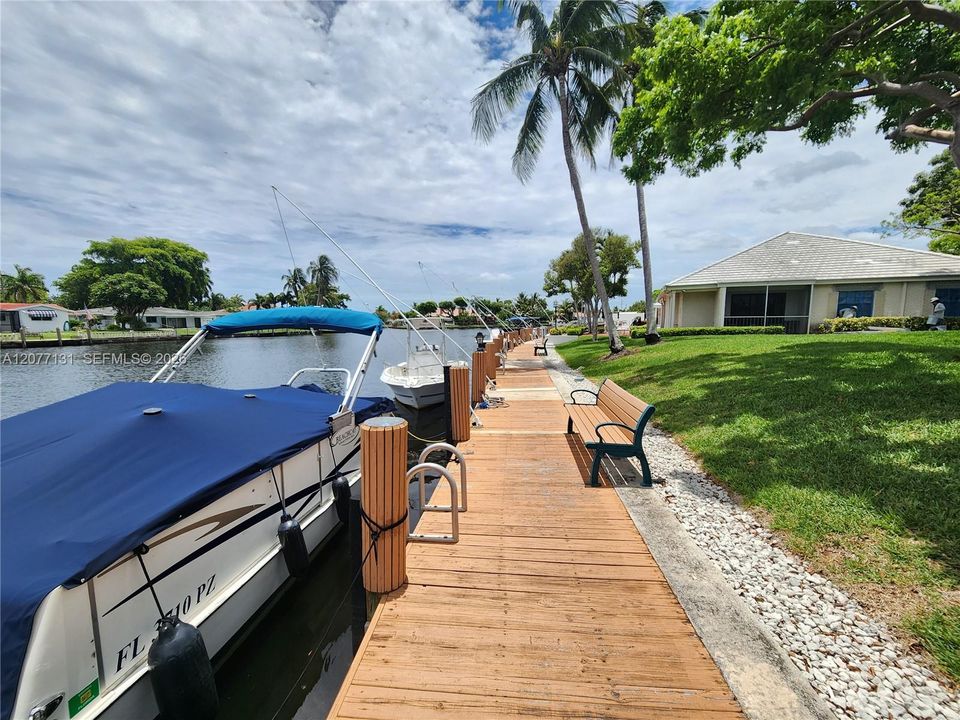 For Rent: $2,100 (2 beds, 2 baths, 982 Square Feet)