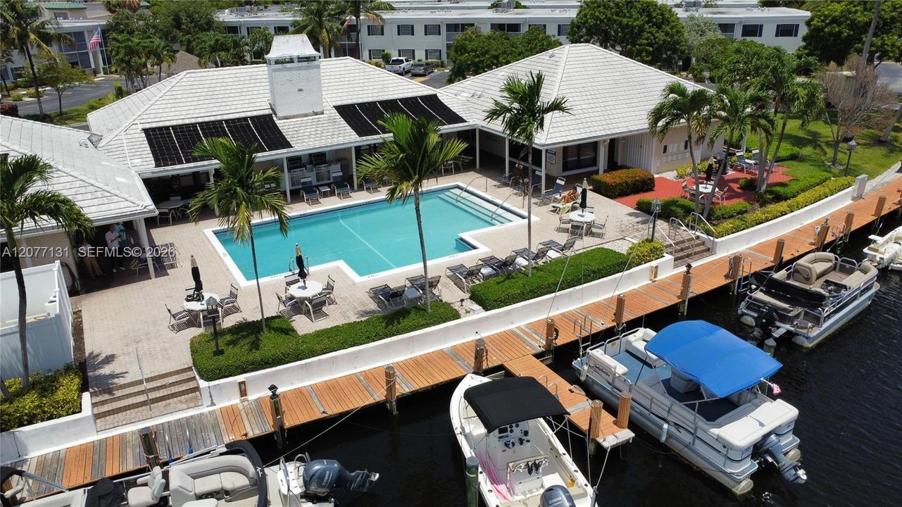 For Rent: $2,100 (2 beds, 2 baths, 982 Square Feet)