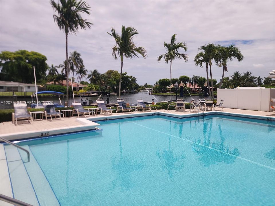 For Rent: $2,100 (2 beds, 2 baths, 982 Square Feet)