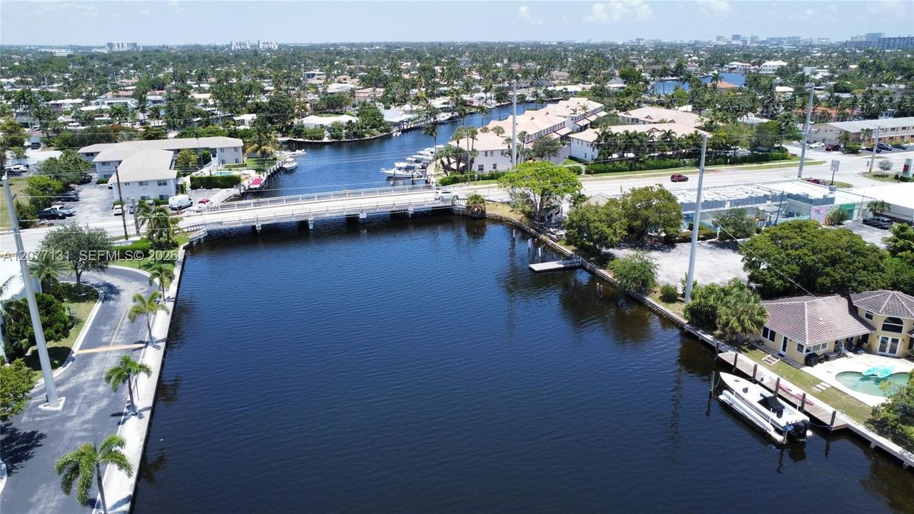For Rent: $2,100 (2 beds, 2 baths, 982 Square Feet)