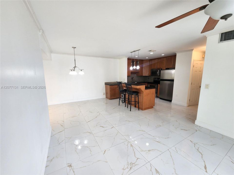 For Rent: $2,100 (2 beds, 2 baths, 982 Square Feet)