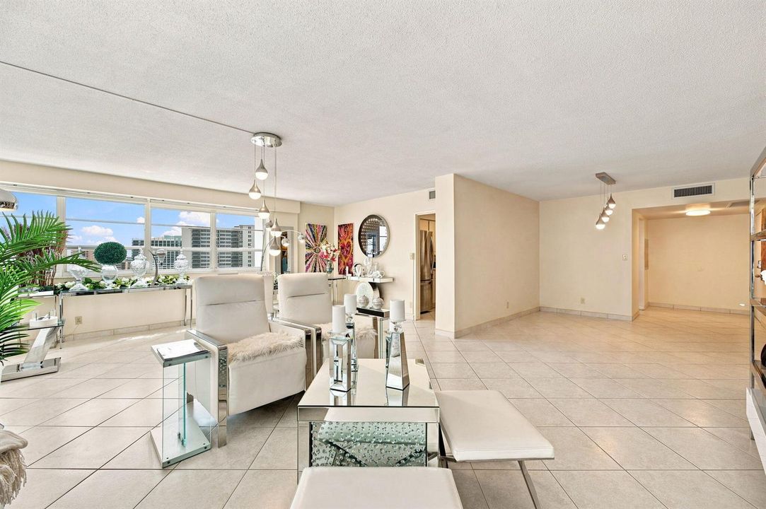 7-web-or-mls-3430-galt-ocean-dr-911