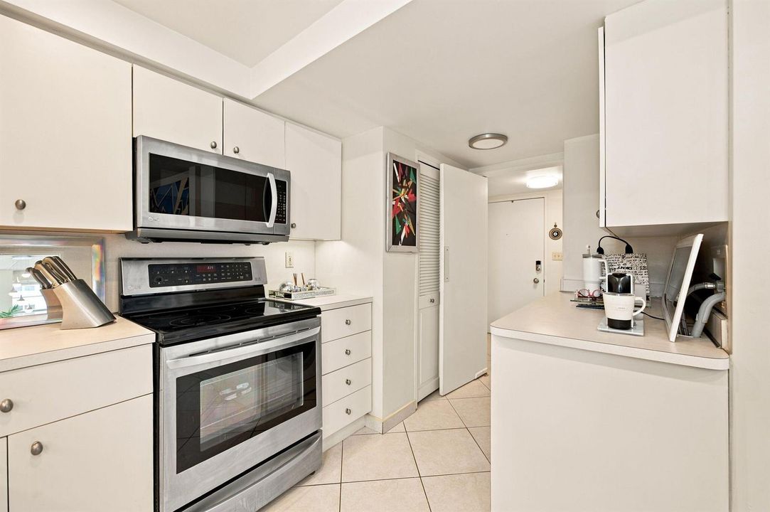 14-web-or-mls-3430-galt-ocean-dr-911