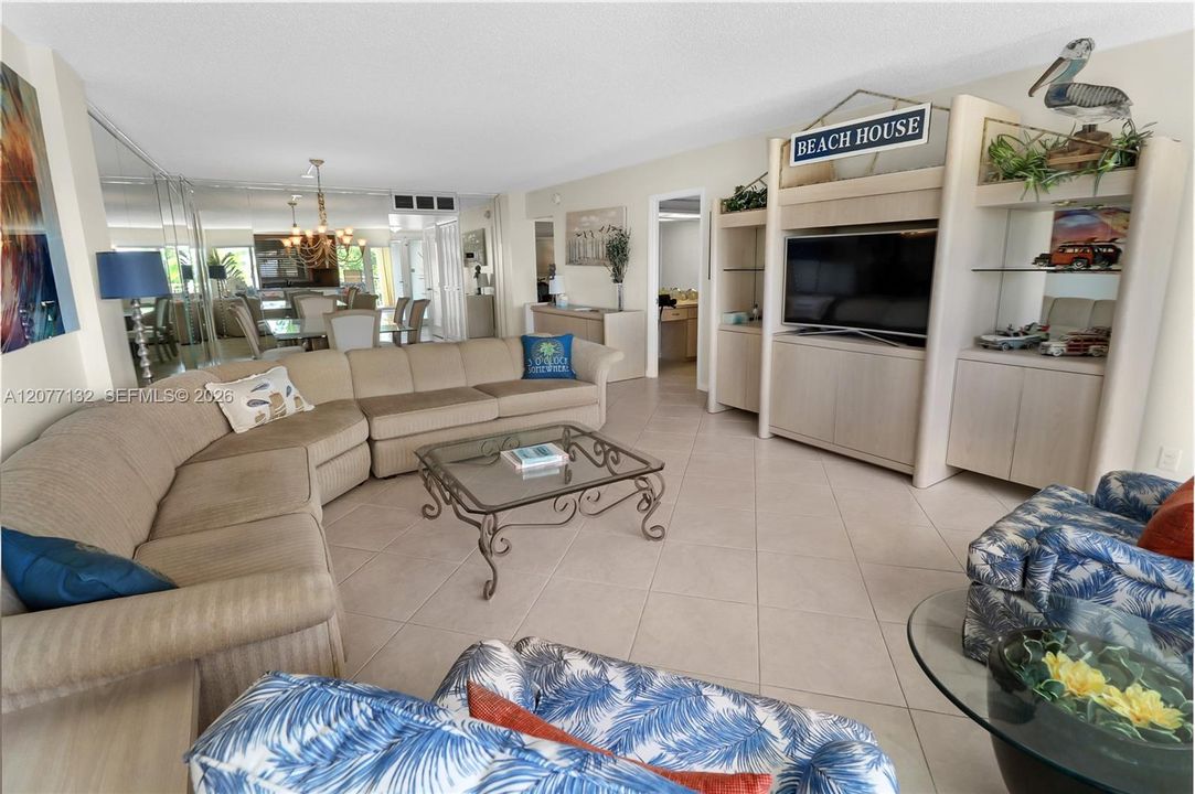 En Venta: $649,000 (2 camas, 2 baños, 1290 Pies cuadrados)