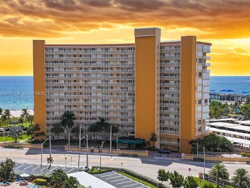 En Venta: $649,000 (2 camas, 2 baños, 1290 Pies cuadrados)