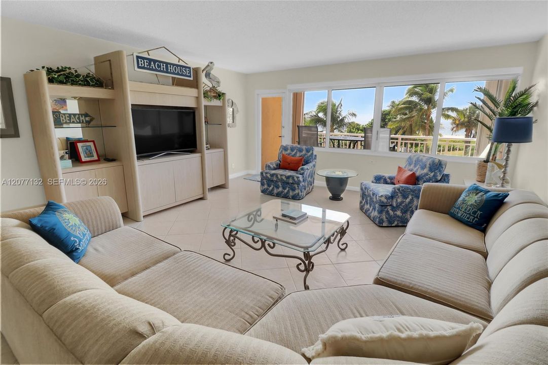 En Venta: $649,000 (2 camas, 2 baños, 1290 Pies cuadrados)