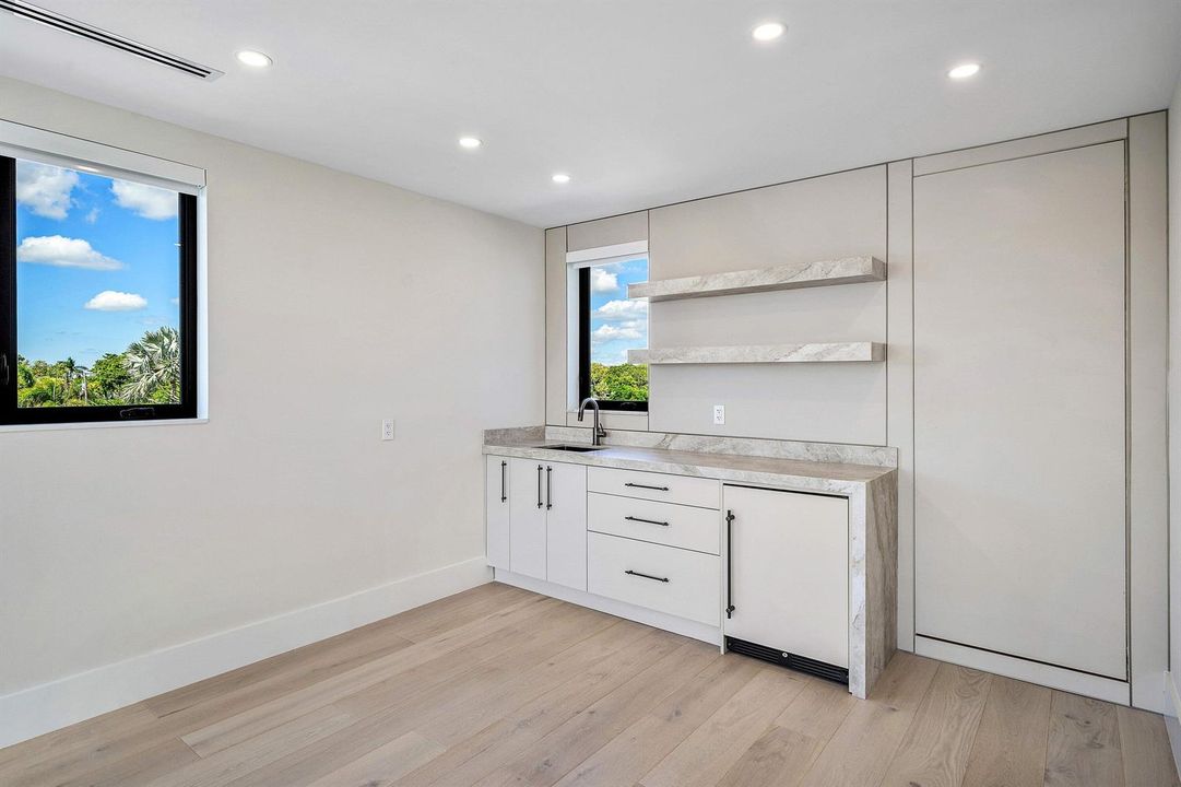 3rd Floor Full Bath