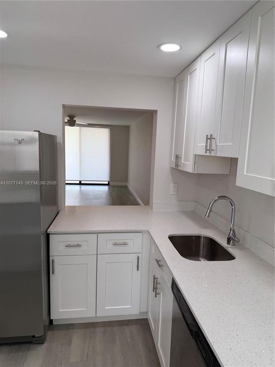 For Rent: $2,600 (2 beds, 2 baths, 933 Square Feet)