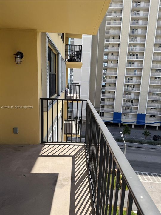 For Rent: $2,600 (2 beds, 2 baths, 933 Square Feet)