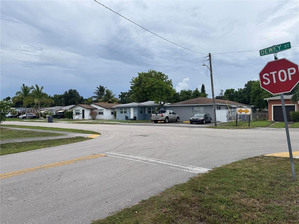 For Rent: $3,000 (2 beds, 2 baths, 1104 Square Feet)