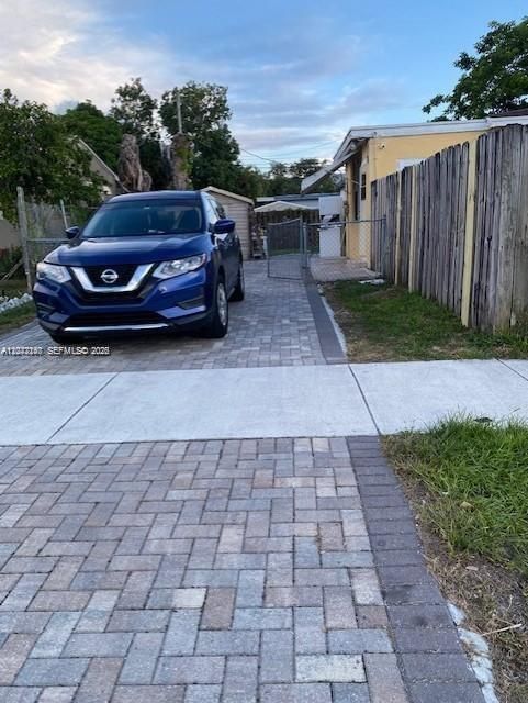 For Rent: $3,000 (2 beds, 2 baths, 1104 Square Feet)