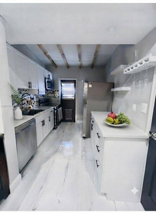 En Venta: $475,000 (4 camas, 2 baños, 1168 Pies cuadrados)