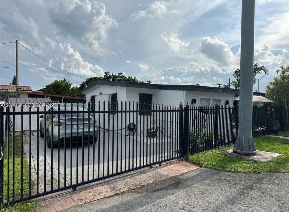 En Venta: $475,000 (4 camas, 2 baños, 1168 Pies cuadrados)