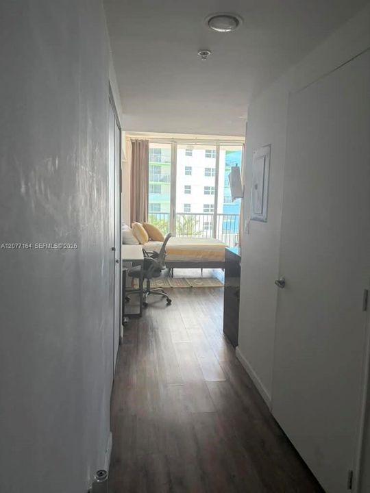 В аренду: $2,100 (0 спален, 1 ванн, 401 Квадратных фут)
