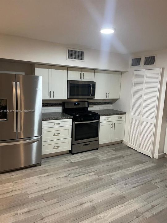 En Venta: $470,000 (3 camas, 3 baños, 1365 Pies cuadrados)