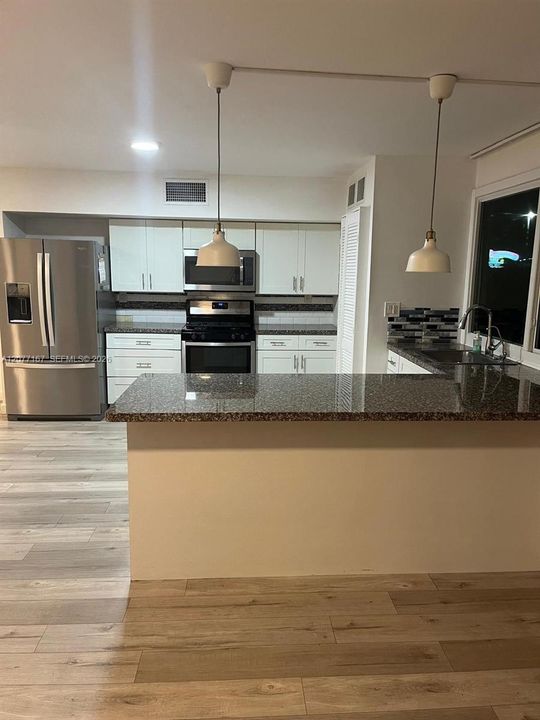 En Venta: $470,000 (3 camas, 3 baños, 1365 Pies cuadrados)