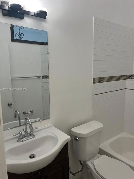 En Venta: $470,000 (3 camas, 3 baños, 1365 Pies cuadrados)