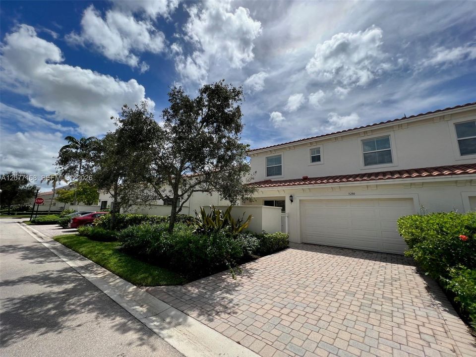 For Rent: $4,300 (3 beds, 2 baths, 1996 Square Feet)