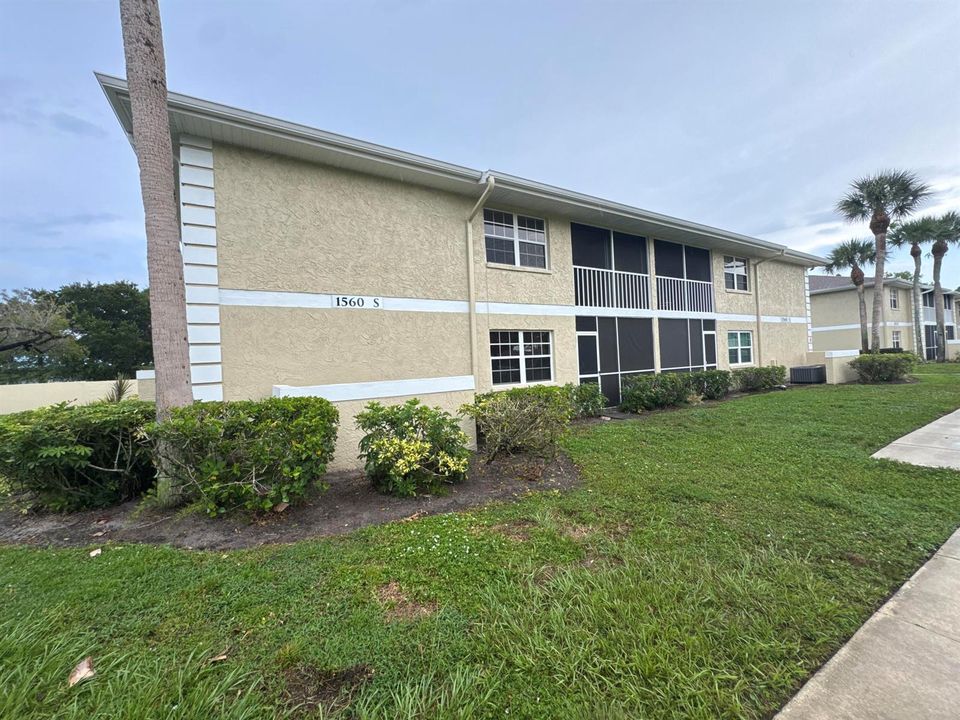 1560 SE Royal Green CircleS201