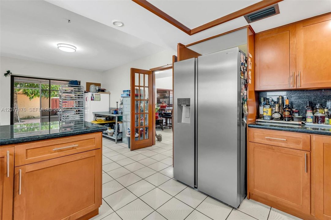 En Venta: $690,000 (3 camas, 3 baños, 1858 Pies cuadrados)