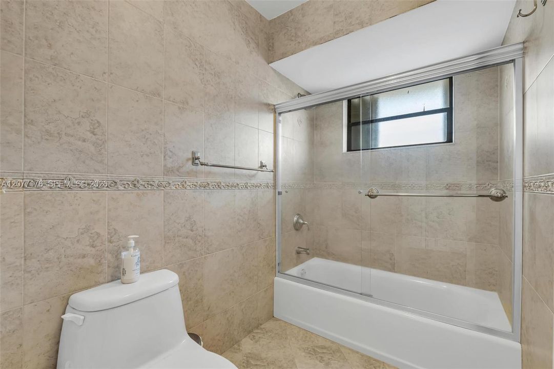 En Venta: $690,000 (3 camas, 3 baños, 1858 Pies cuadrados)