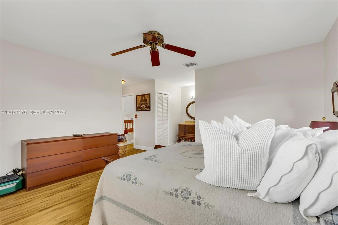 En Venta: $690,000 (3 camas, 3 baños, 1858 Pies cuadrados)
