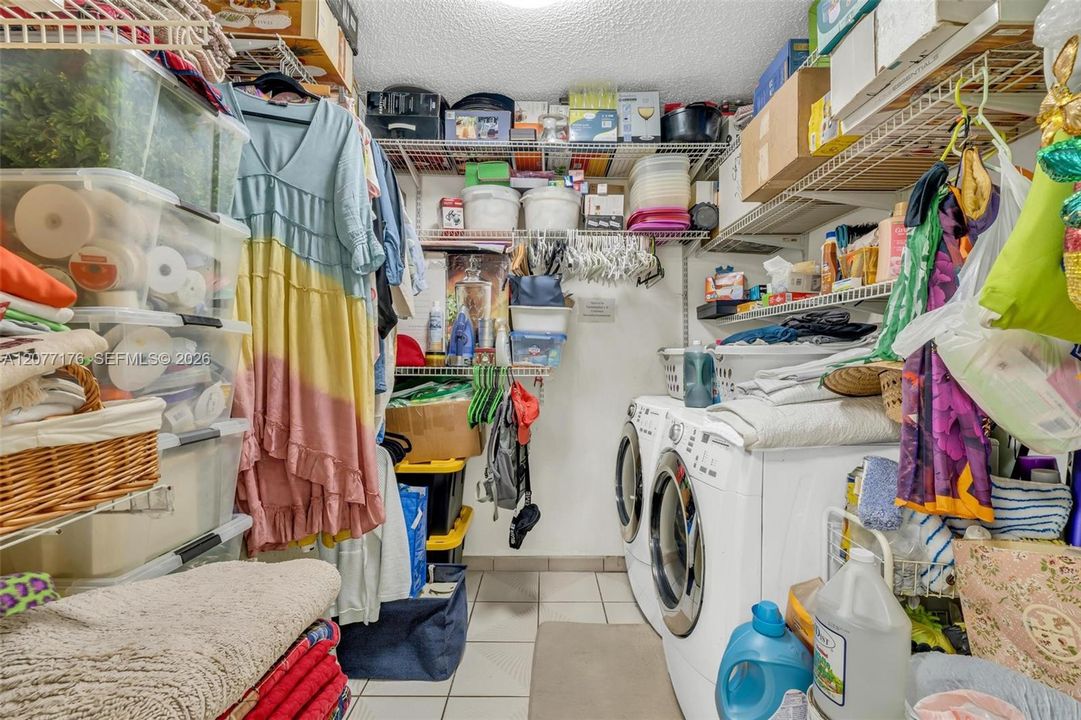 En Venta: $690,000 (3 camas, 3 baños, 1858 Pies cuadrados)