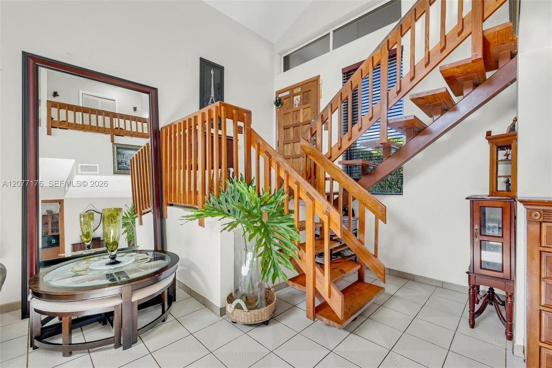 En Venta: $690,000 (3 camas, 3 baños, 1858 Pies cuadrados)