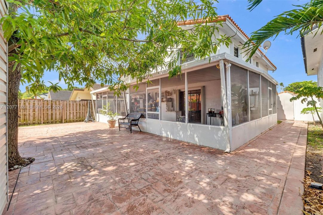 En Venta: $690,000 (3 camas, 3 baños, 1858 Pies cuadrados)
