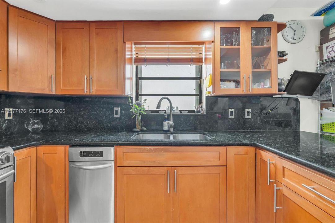 En Venta: $690,000 (3 camas, 3 baños, 1858 Pies cuadrados)