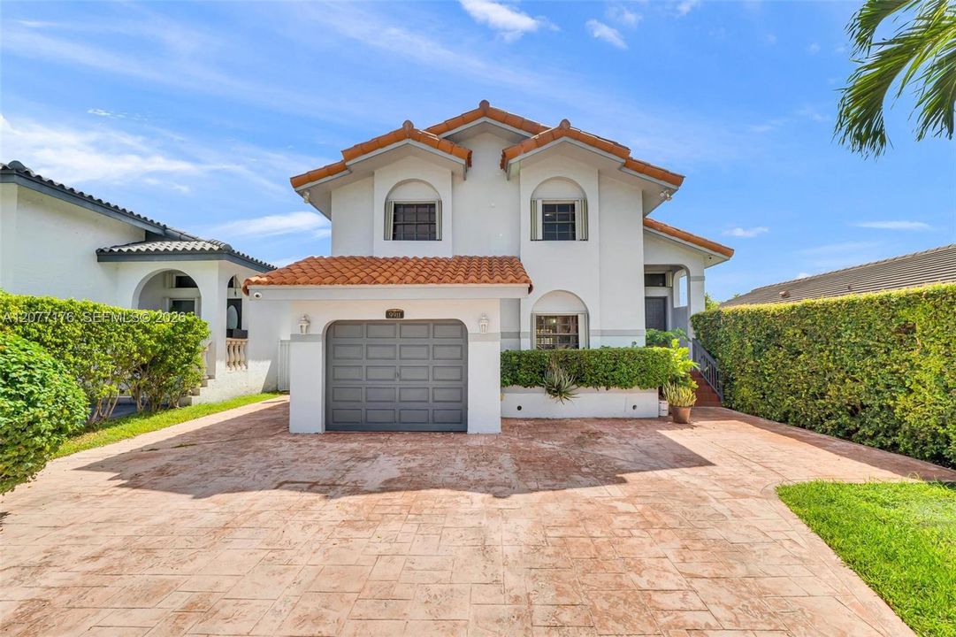 En Venta: $690,000 (3 camas, 3 baños, 1858 Pies cuadrados)