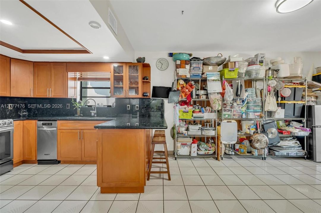 En Venta: $690,000 (3 camas, 3 baños, 1858 Pies cuadrados)