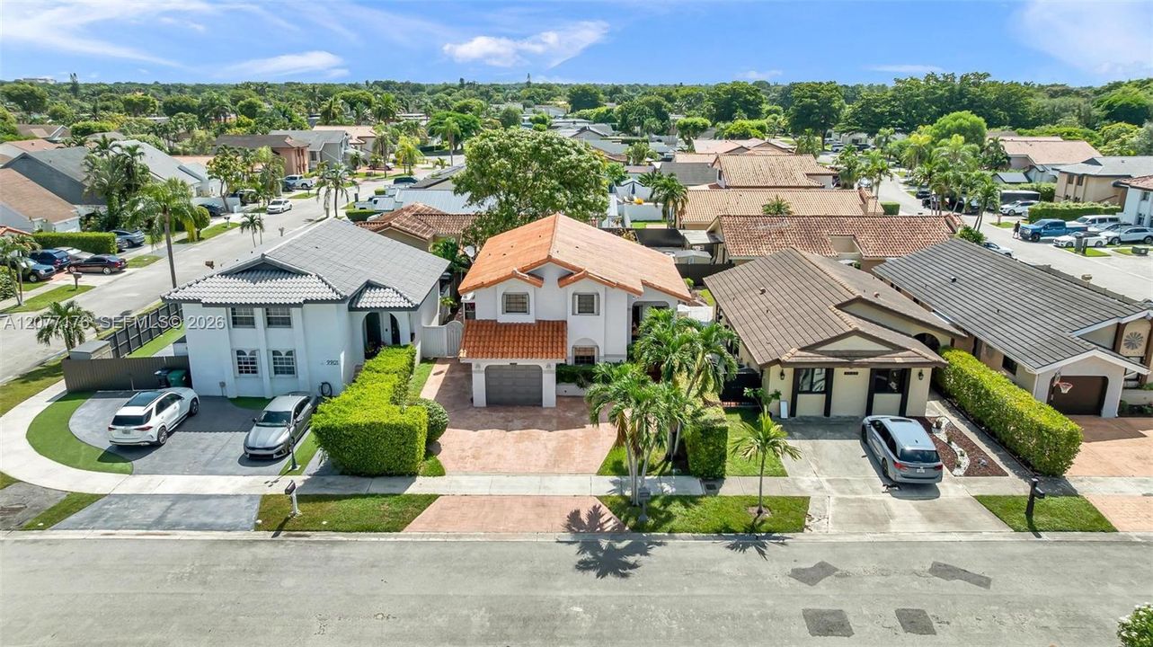 En Venta: $690,000 (3 camas, 3 baños, 1858 Pies cuadrados)