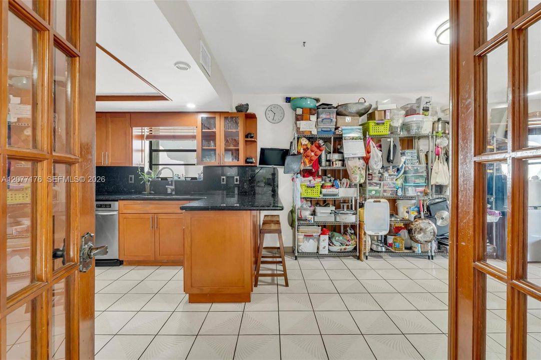 En Venta: $690,000 (3 camas, 3 baños, 1858 Pies cuadrados)