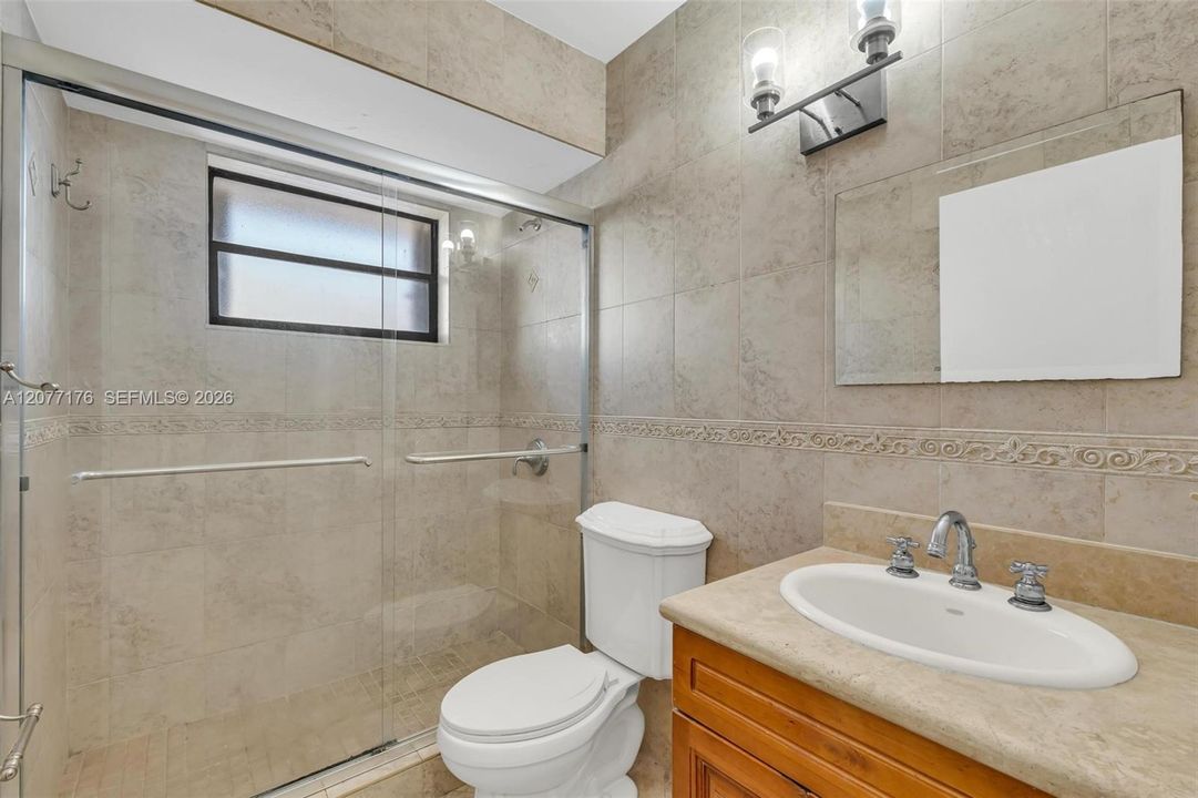 En Venta: $690,000 (3 camas, 3 baños, 1858 Pies cuadrados)