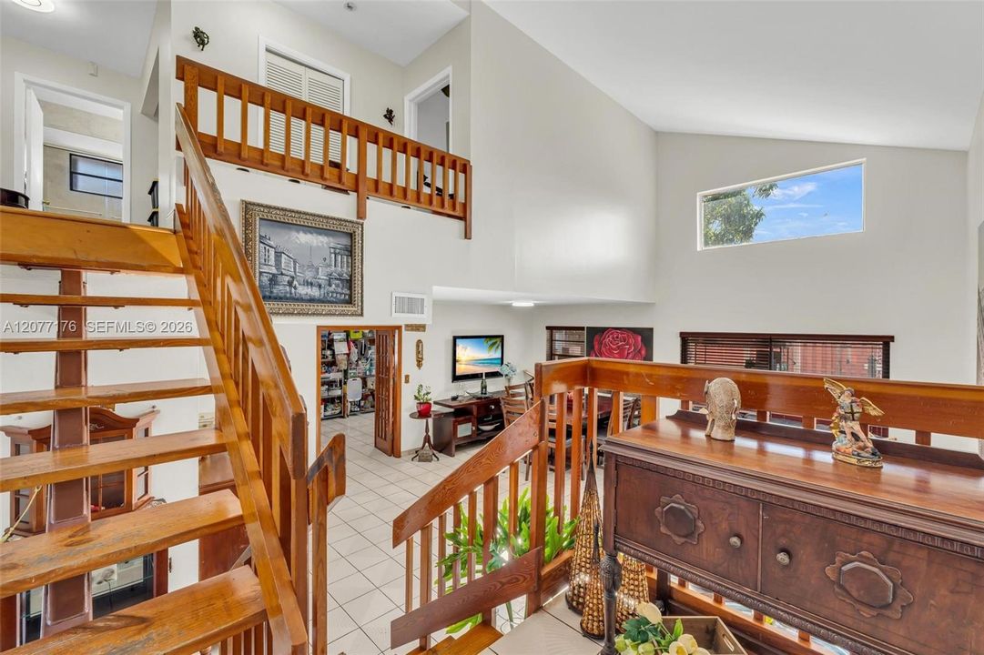 En Venta: $690,000 (3 camas, 3 baños, 1858 Pies cuadrados)
