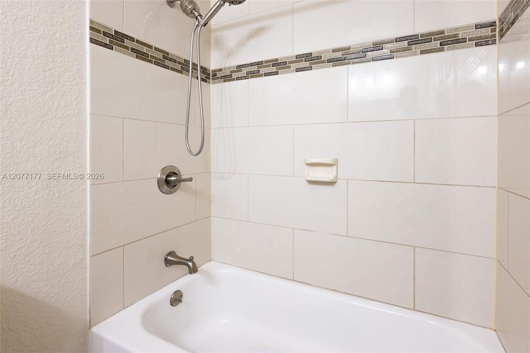 En Venta: $415,000 (3 camas, 2 baños, 1612 Pies cuadrados)