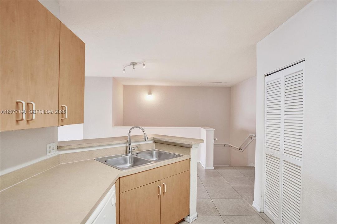 En Venta: $200,000 (1 camas, 1 baños, 878 Pies cuadrados)