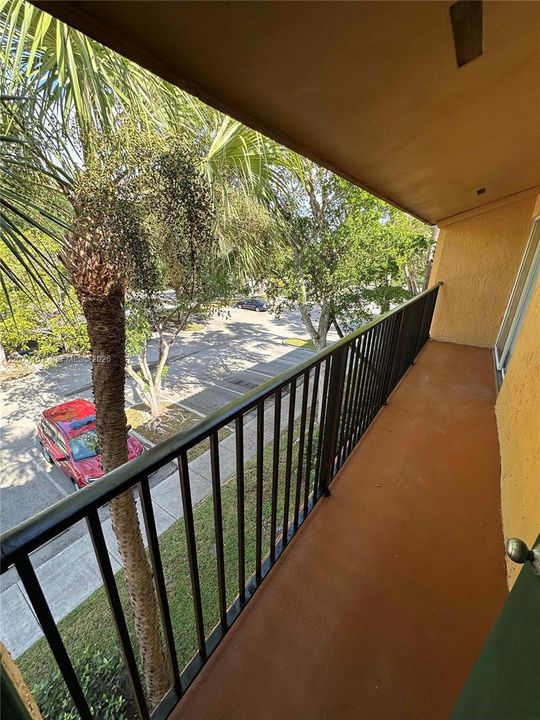 For Rent: $2,000 (2 beds, 2 baths, 965 Square Feet)