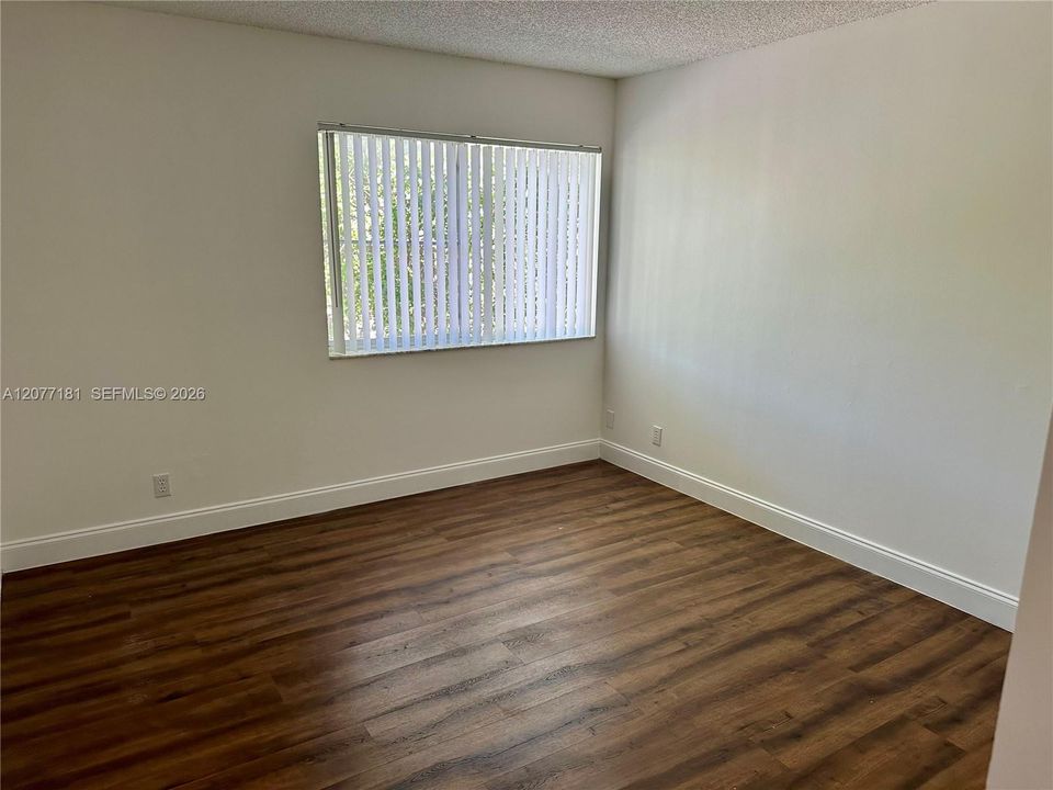 For Rent: $2,000 (2 beds, 2 baths, 965 Square Feet)