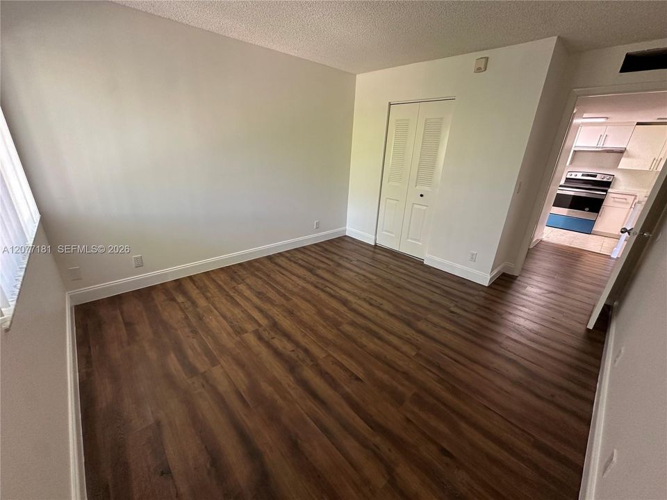 For Rent: $2,000 (2 beds, 2 baths, 965 Square Feet)