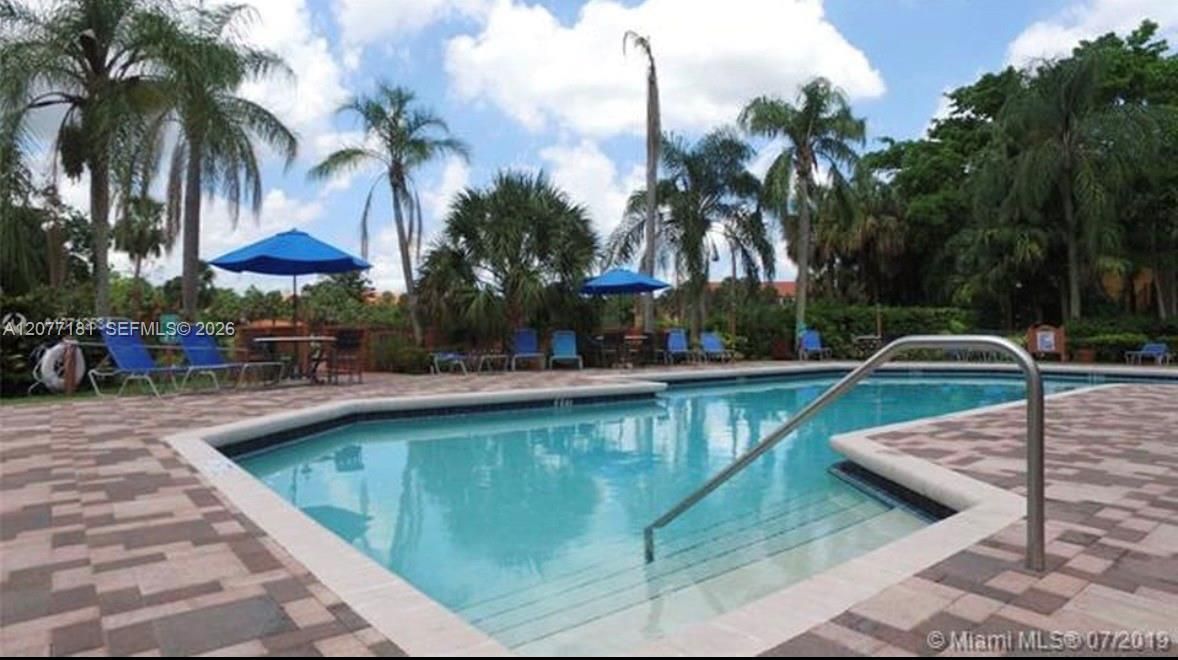 For Rent: $2,000 (2 beds, 2 baths, 965 Square Feet)