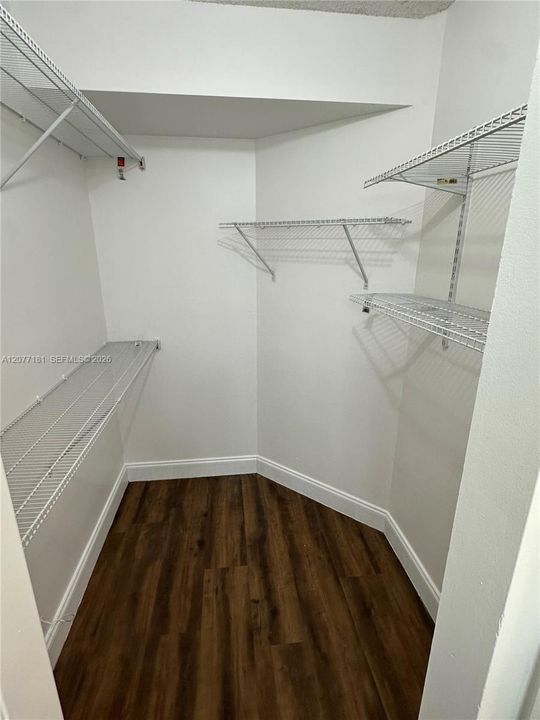 For Rent: $2,000 (2 beds, 2 baths, 965 Square Feet)