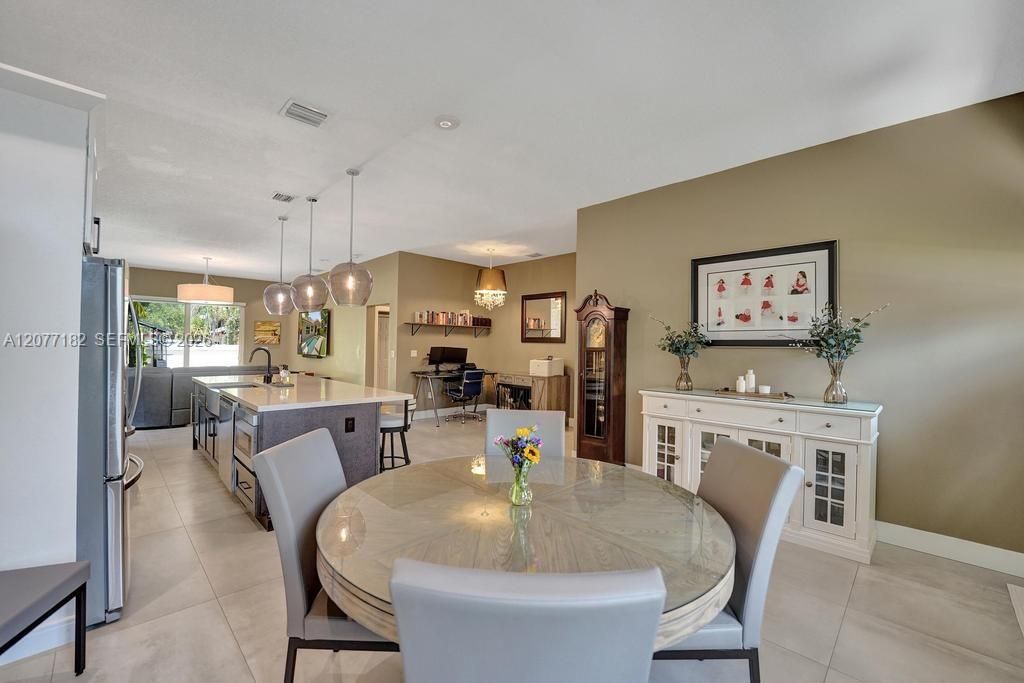 For Sale: $715,000 (3 beds, 2 baths, 1639 Square Feet)