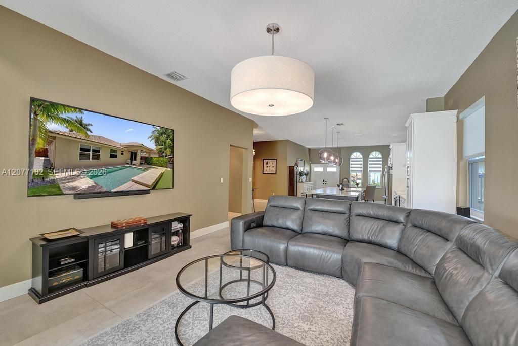 For Sale: $715,000 (3 beds, 2 baths, 1639 Square Feet)