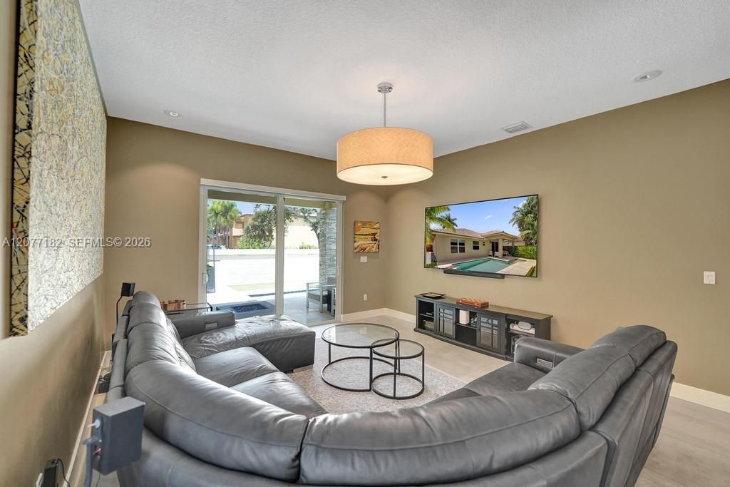 For Sale: $715,000 (3 beds, 2 baths, 1639 Square Feet)