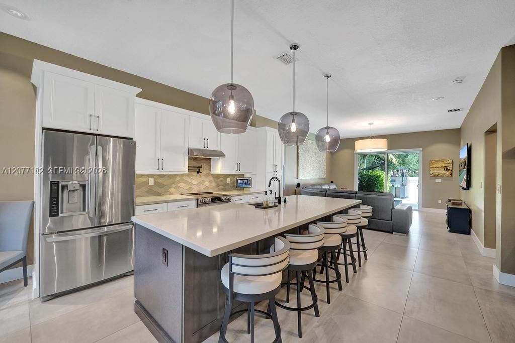 For Sale: $715,000 (3 beds, 2 baths, 1639 Square Feet)